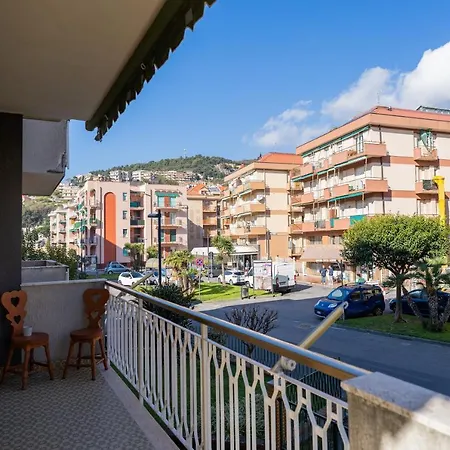 Via Genovatranquillita In Centro - Freeparking. Pietra Ligure